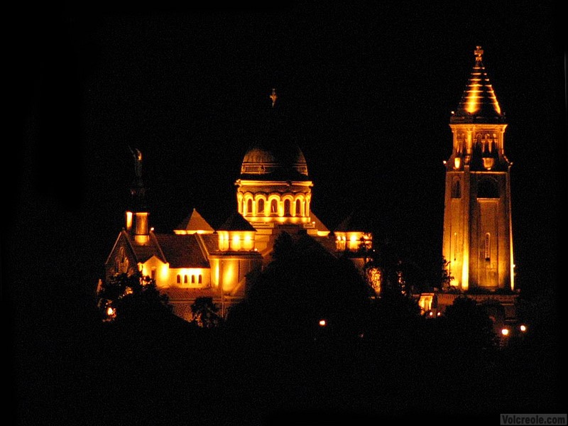 Le Sacré Coeur de Balata de nuit.