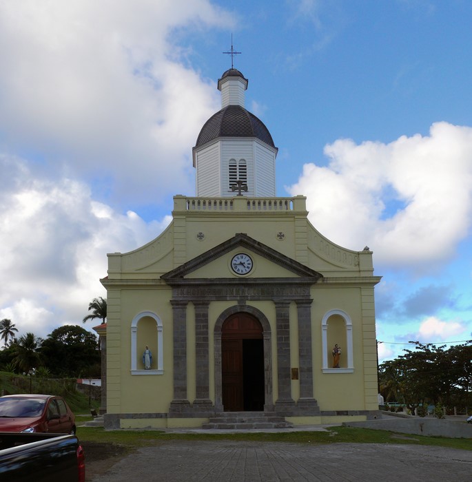 L'église  l'Immaculée-Conception  d' Ajoupa-Bouillon.